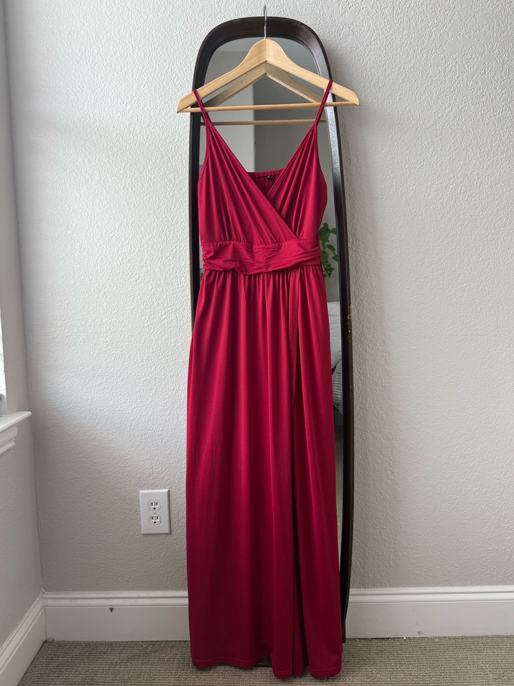 Newshows Wine Red V-Neck Maxi Dress Front Slit Spaghetti Strap Stretch Size M